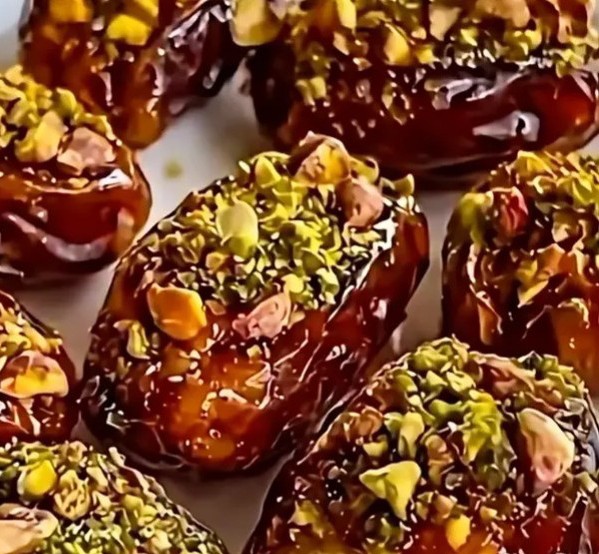 خرماپیاروم  مغزدار 4 مغز